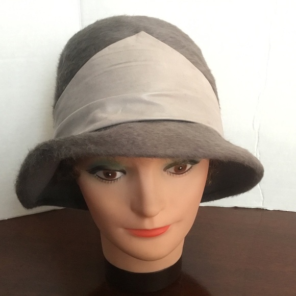 1940s Strathmore by Newton (Paris-New York) Woman's grey fur felt cloche -used - Picture 1 of 6